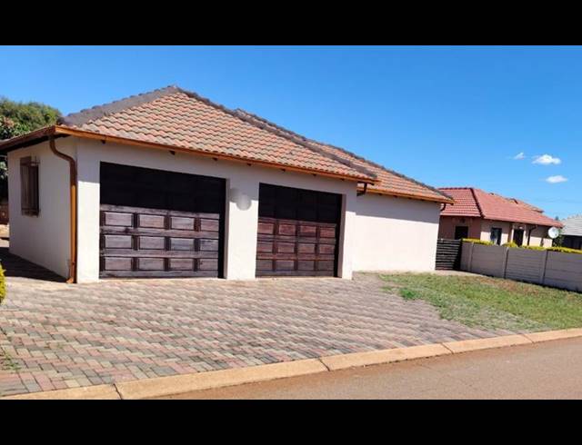 3 BEDROOM HOUSE FOR SALE IN THE ORCHARDS